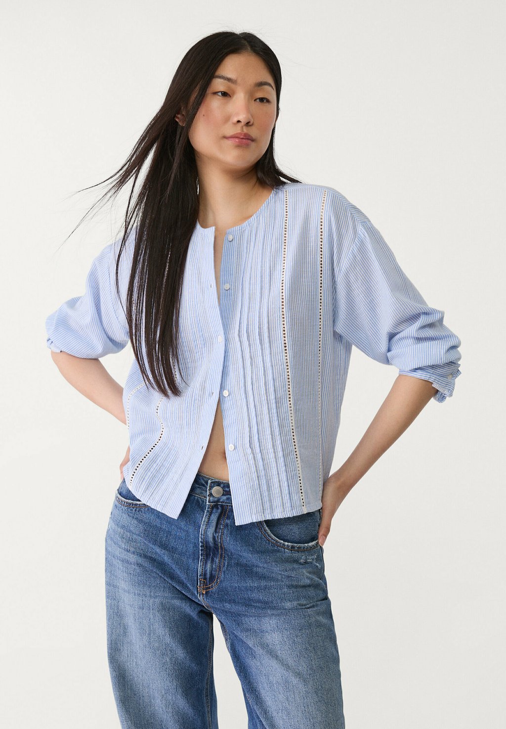 

Блуза FLOWING WITH TRIMS Stradivarius, светло-голубой