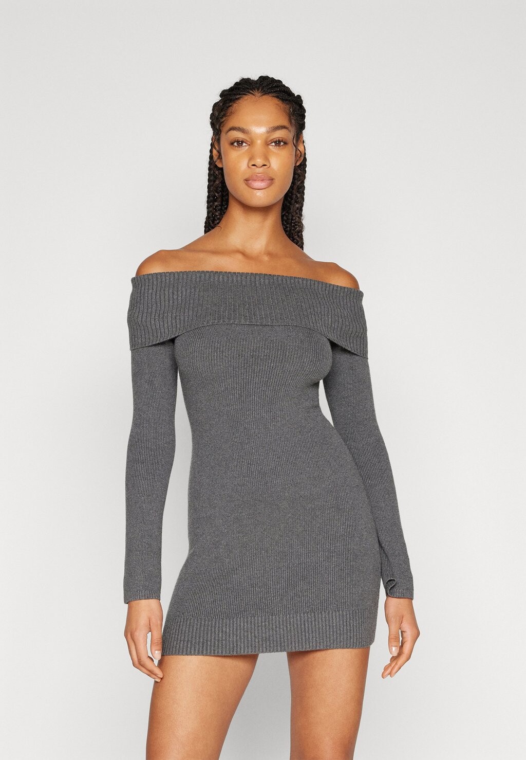 

Платье-футляр Hollister Co. ПЛАТЬЕ-СВИТЕР С ОТКРЫТЫМИ ПЛЕЧАМИ, DARK HEATHER GREY