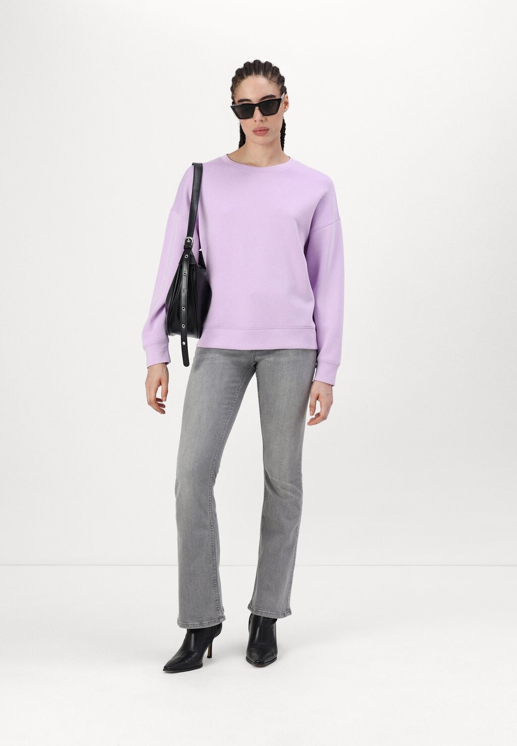 

Джинсы с небольшим расклешенным низом Gina Tricot, серый