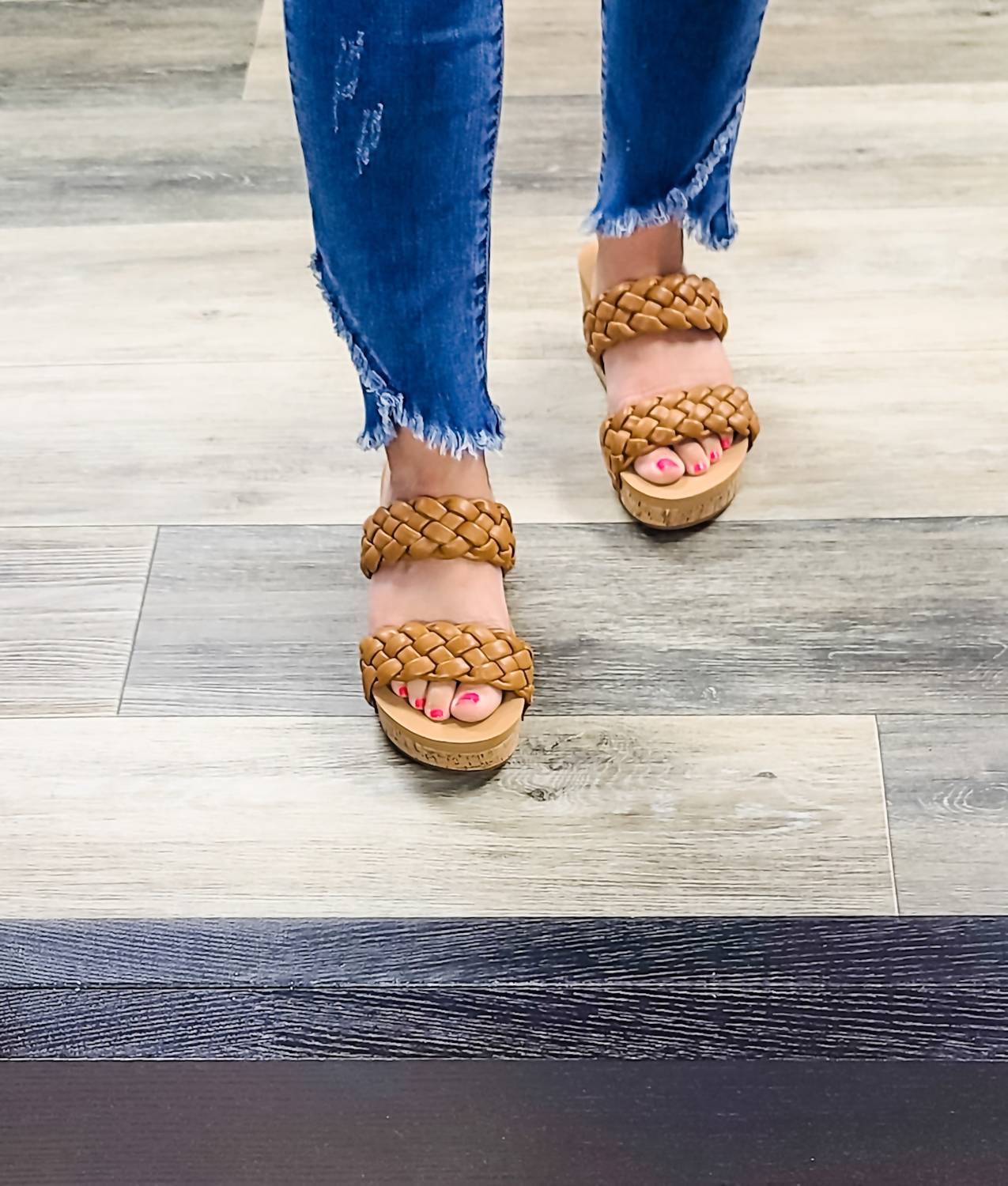 Восхитительные мюли на платформе с плетением в коньячном оттенке Corkys Footwear, Cognac — фото 3