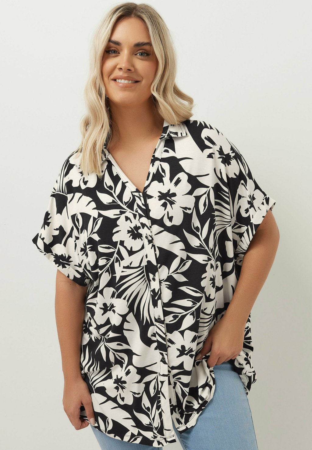 

Блузка на пуговицах TEXTURED FLORAL PRINT Yours Clothing, антрацит