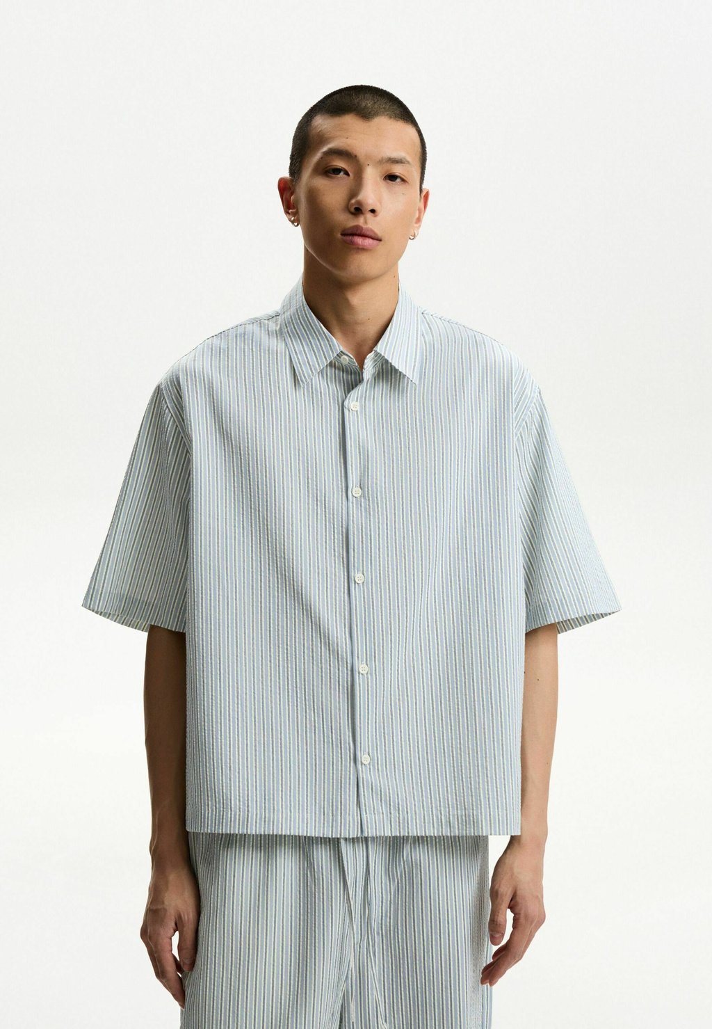 

Рубашка TEXTURED SHORT SLEEVE BOXY FIT Bershka, темно-синий