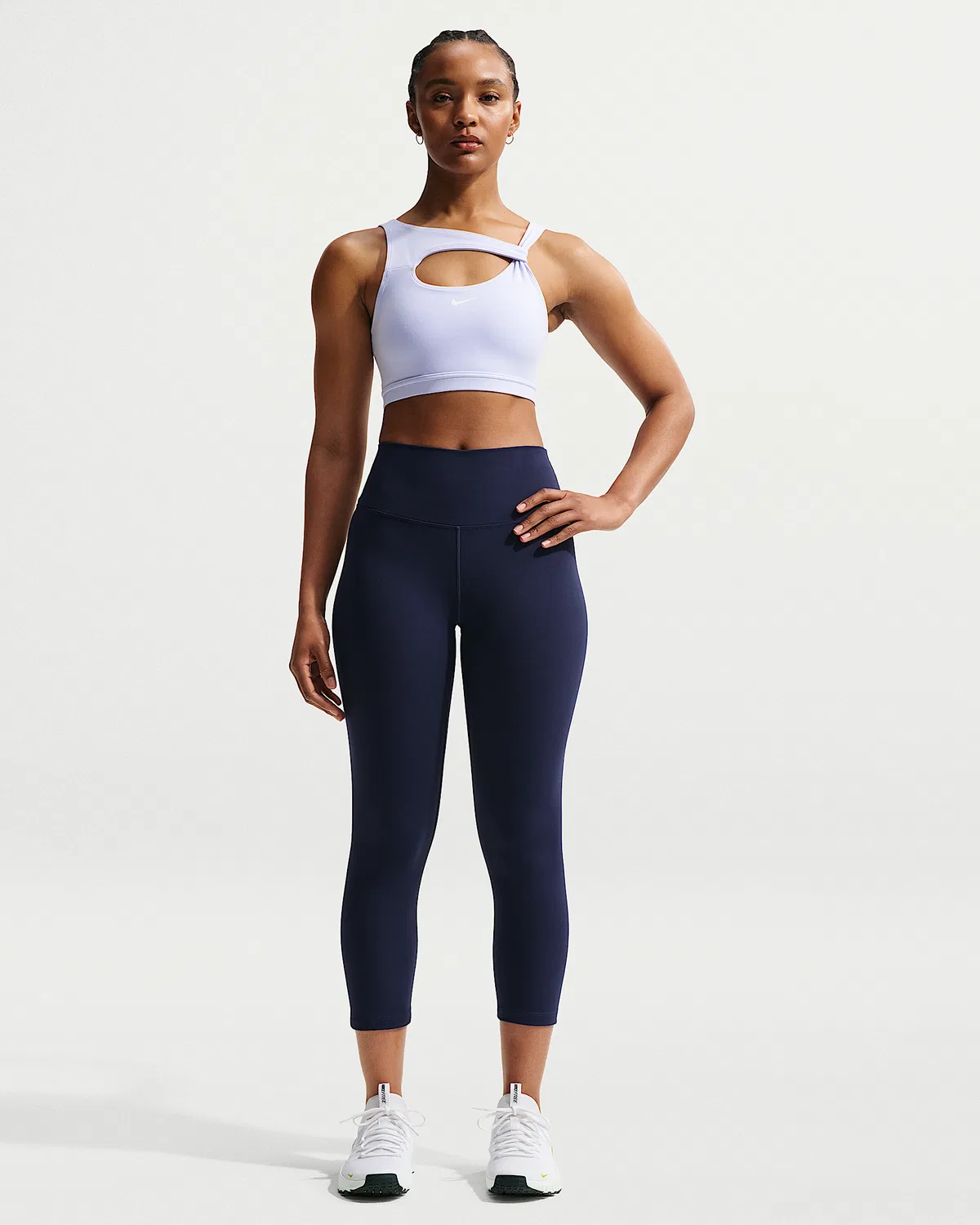Женский спортивный бюстгальтер Nike One со средней поддержкой и чашками, Hydrogen Blue/White — фото 4