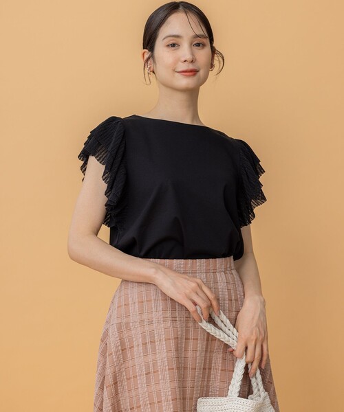 

Топ с французскими рукавами и плиссировкой Kumikyoku, черный