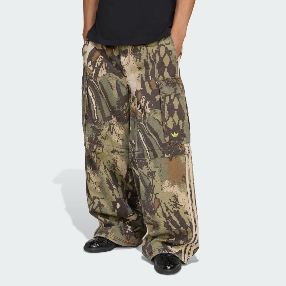 

Спортивные брюки Adidas Zip-Off Cargo Pants, цвет Multicolor/Orbit Green