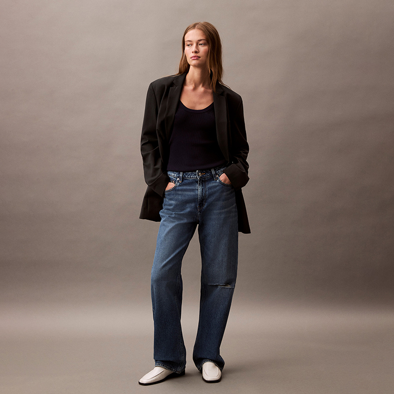 Calvin Klein Женские джинсы W98 деним светло-голубой — фото 4
