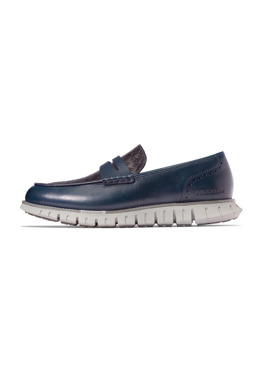 

Лоферы Cole Haan ZEROGRAND REMASTERED PENNY LOAFERS, Navy Blazer Stamped Lava Smoke Sea Stone/Blue