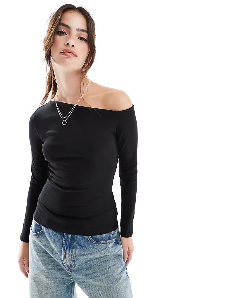 

Топ Stradivarius с асимметричным вырезом черного цвета