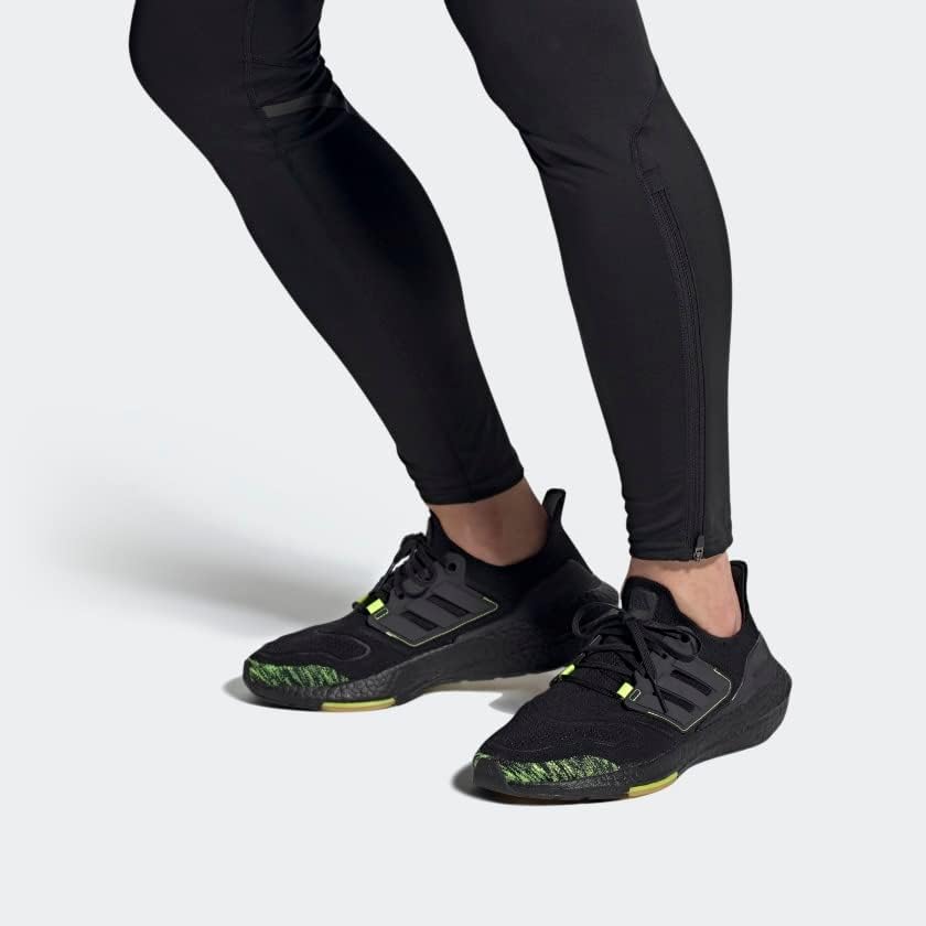 Мужские беговые кроссовки Adidas Ultraboost 22, черный/желтый — фото 2