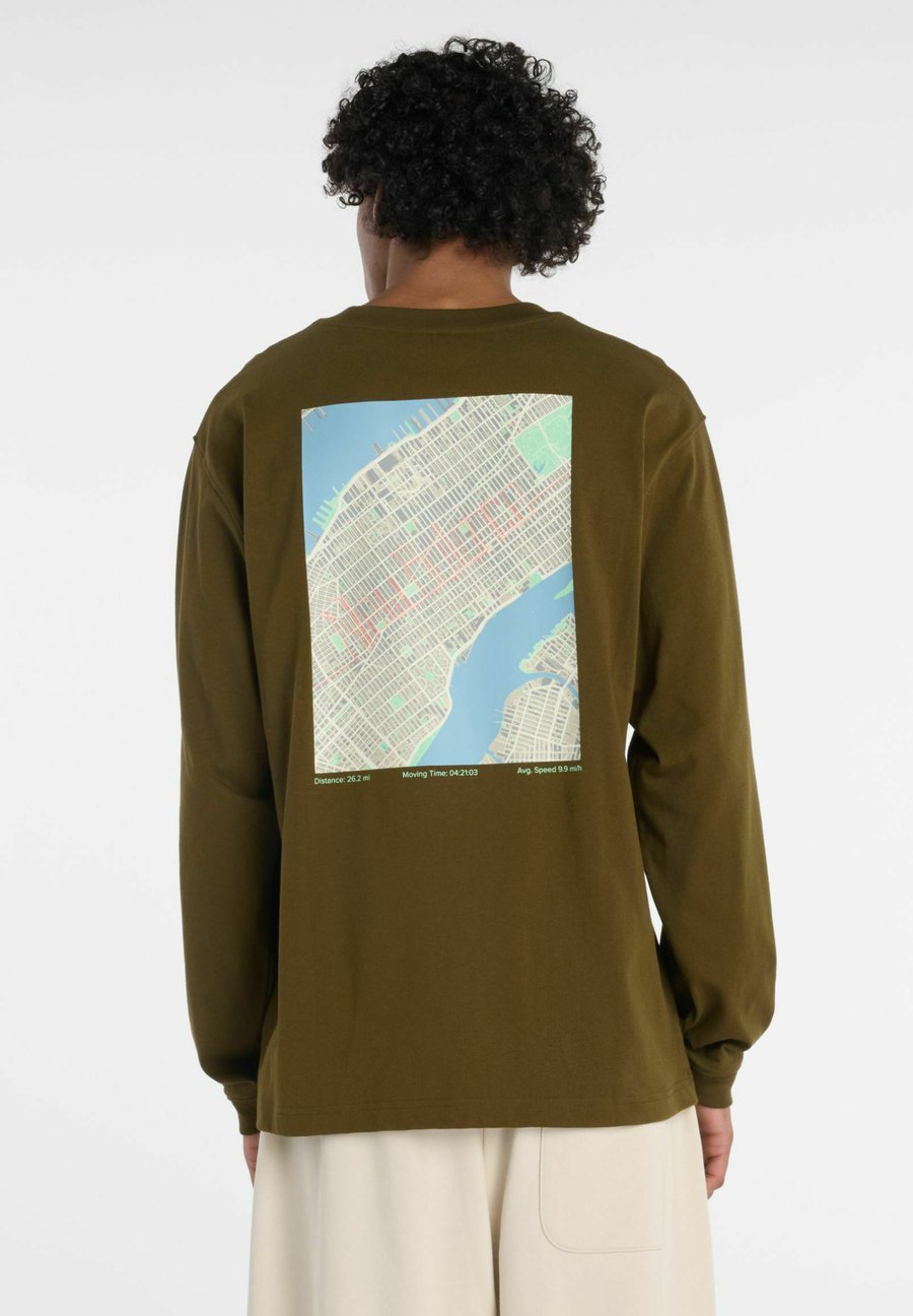 

Топ New Balance Long sleeved top, Woodland/Mottled Dark Green