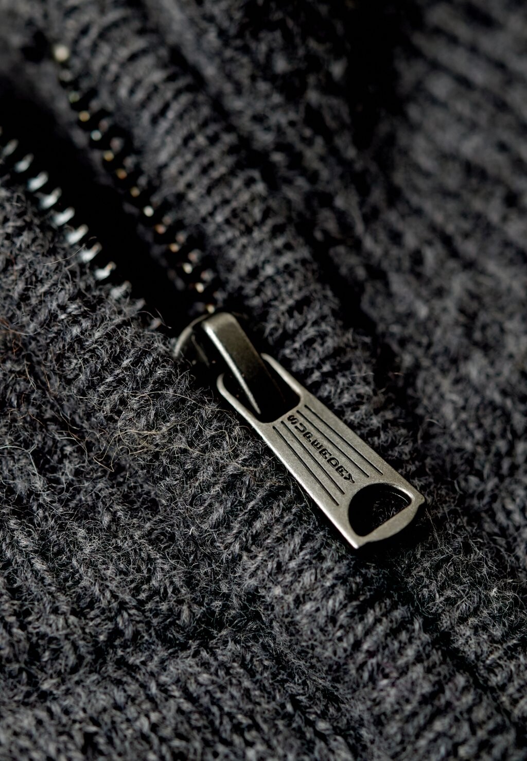 

Джемпер ESSENTIAL EMBROIDERED HALF ZIP Superdry, темно-серый