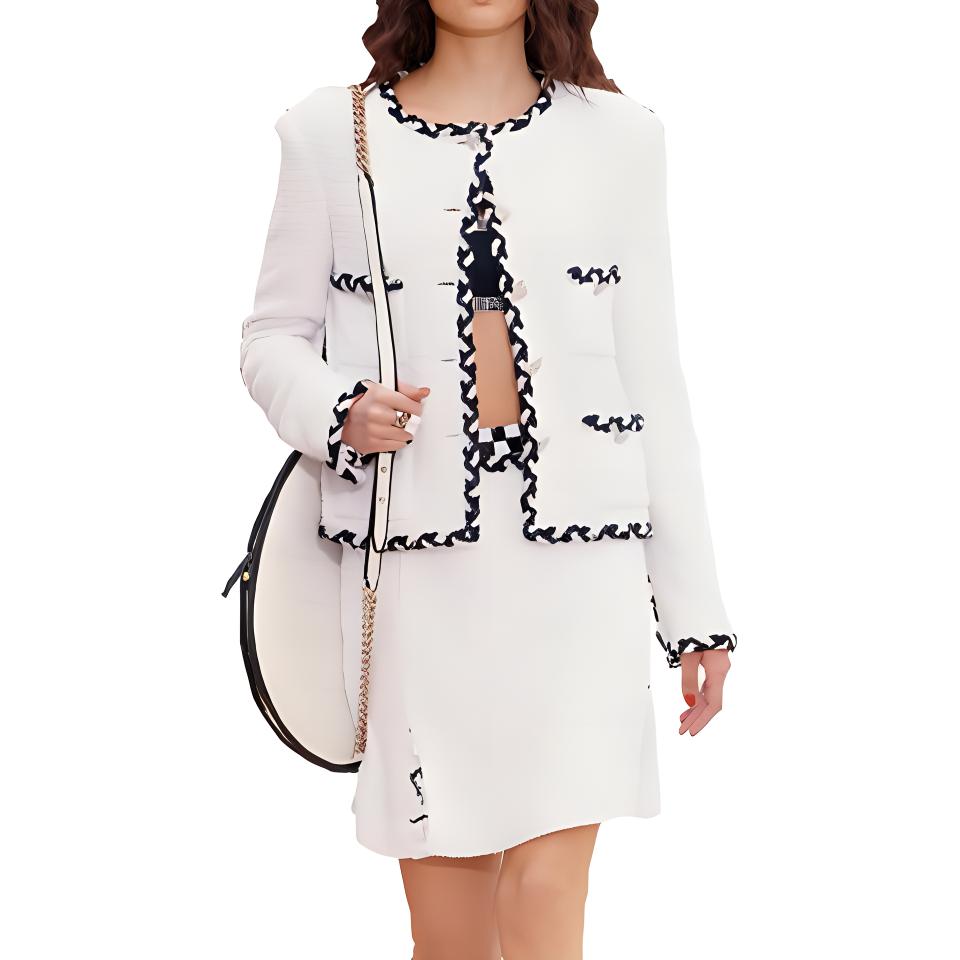 

CHANEL Куртка женская, черная, белые