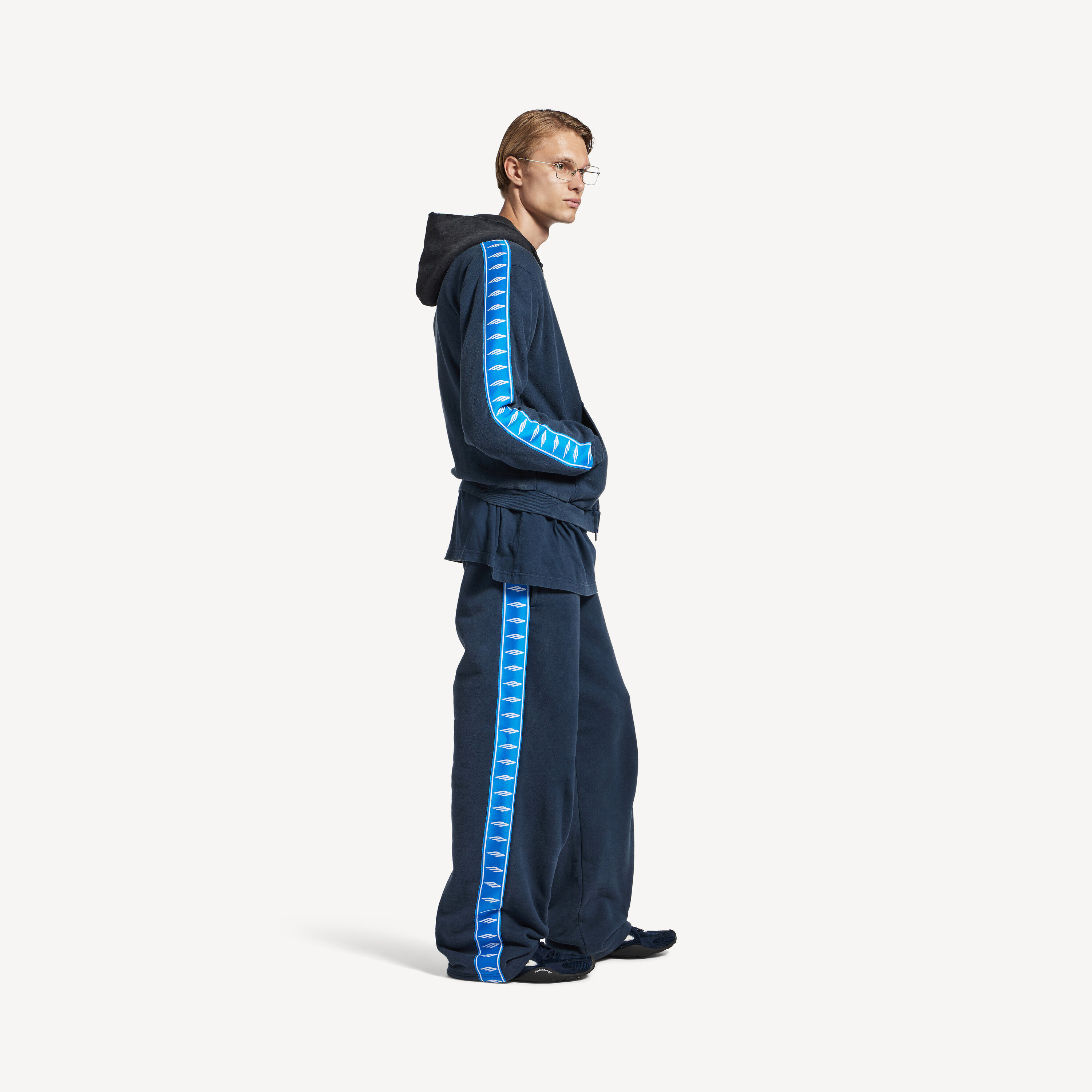 Толстовка Balenciaga Stripe Patched Hood Zip-Up, синий/черный/темно-синий — фото 3
