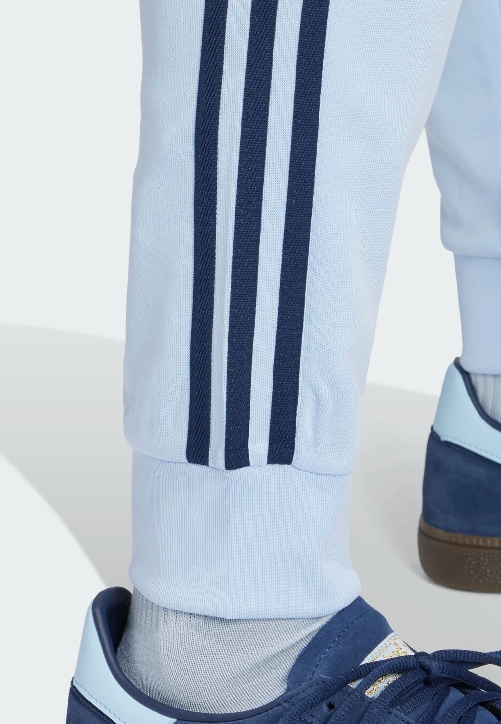 

Спортивные брюки adidas Originals, ясное небо, ночной индиго