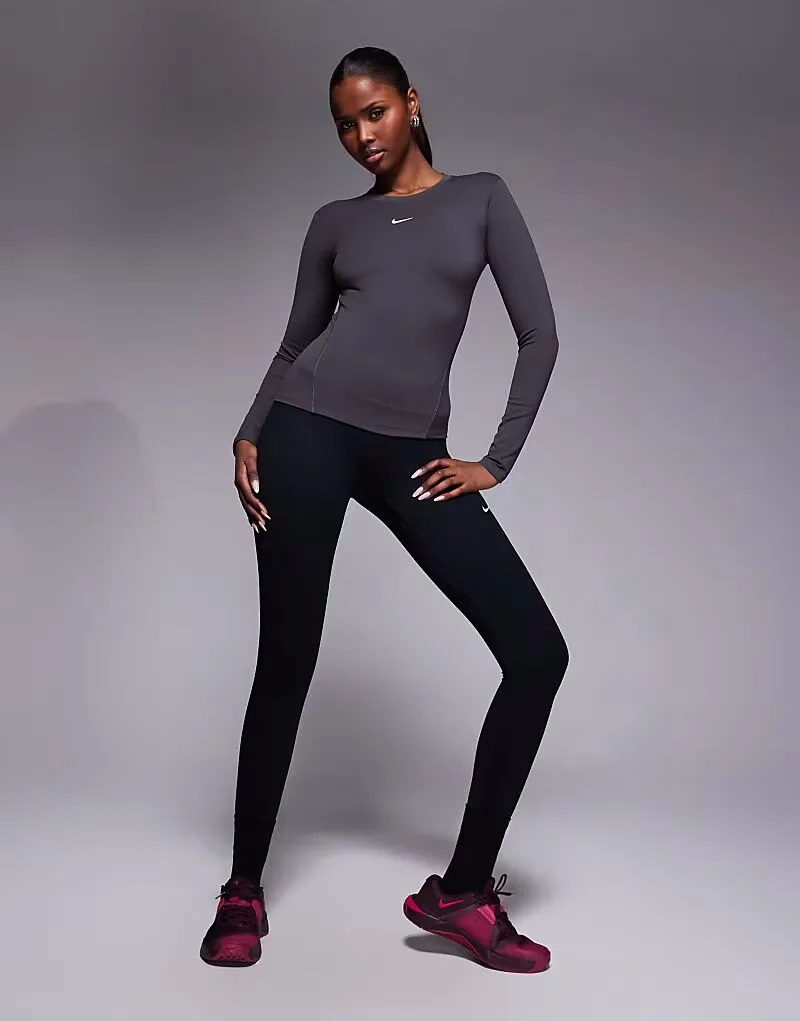 Nike Training Облегающая футболка с длинными рукавами Nike One Training Dri-FIT серого цвета