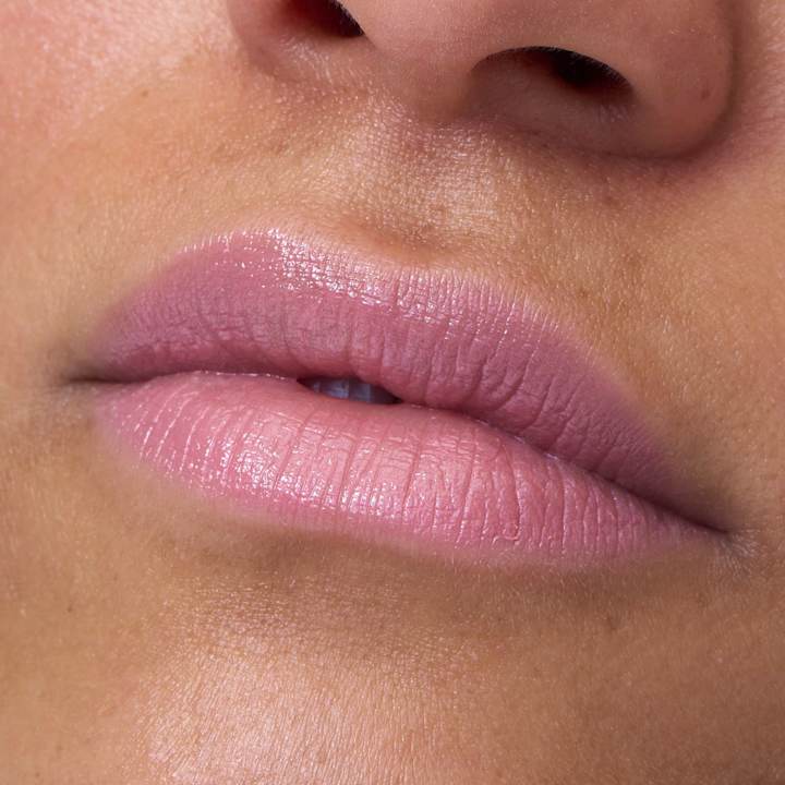 Губная помада alverde NATURKOSMETIK Lippenstift Color & Care 03 Rosy Nude, 4,6 g — фото 4