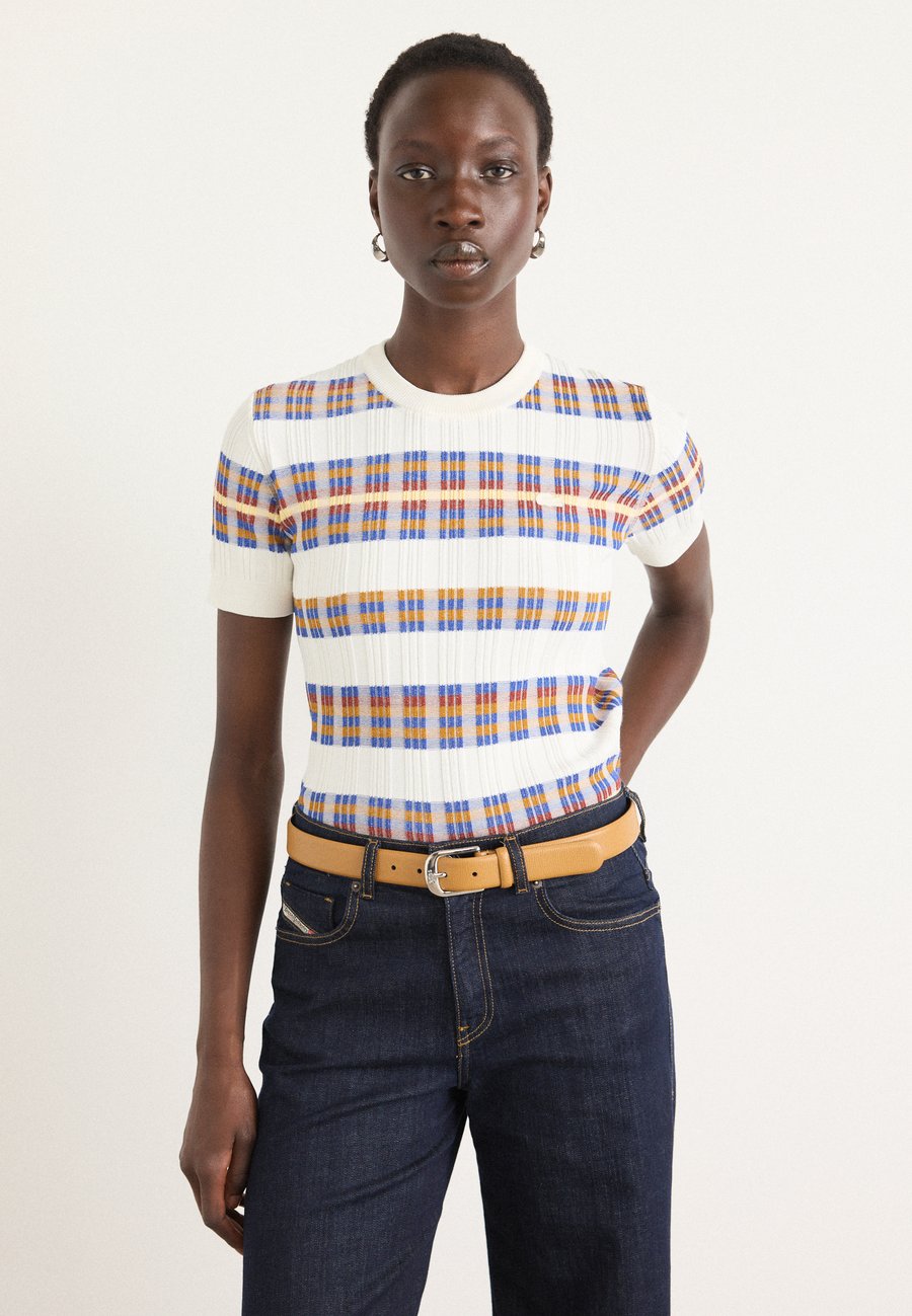 

Футболка Lacoste Print T-shirt, Flour/Sesame/Enzian/Briquette/France Blue/Blue