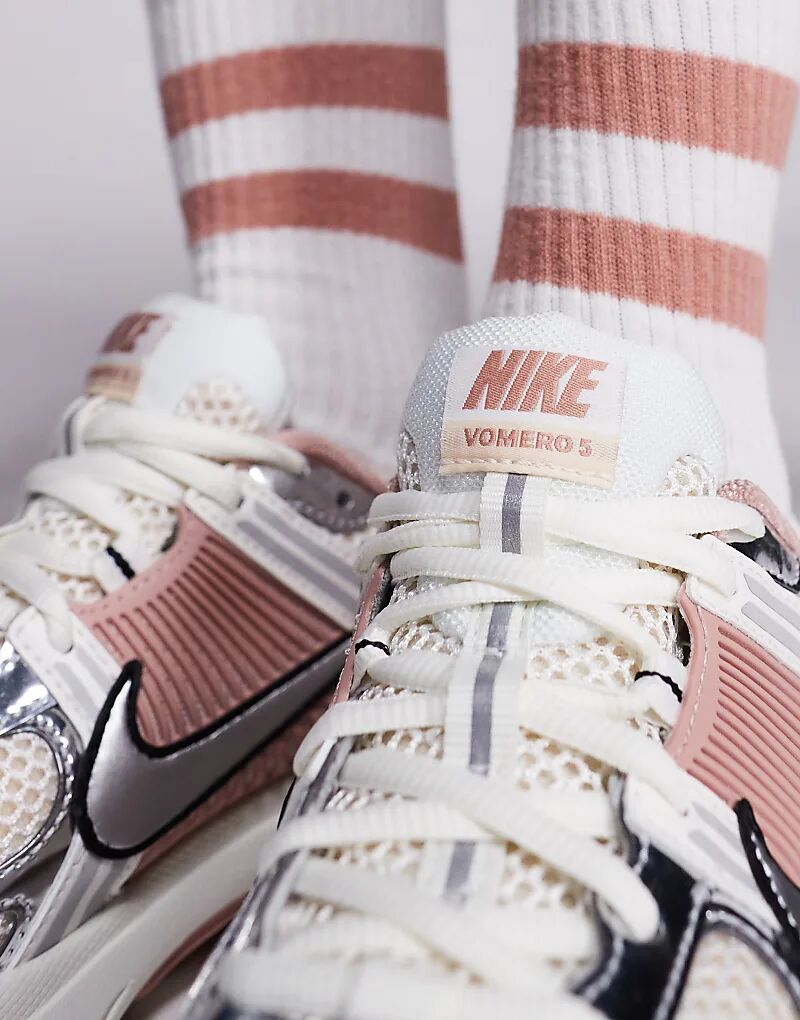Кроссовки унисекс Nike Zoom Vomero 5 бежевого и розового цветов — фото 3
