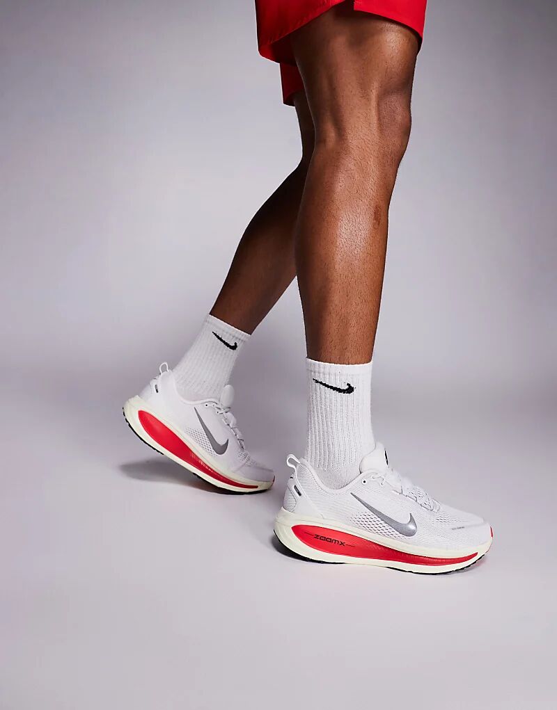 

Кроссовки Nike Running Vomero 18 белого и красного цветов