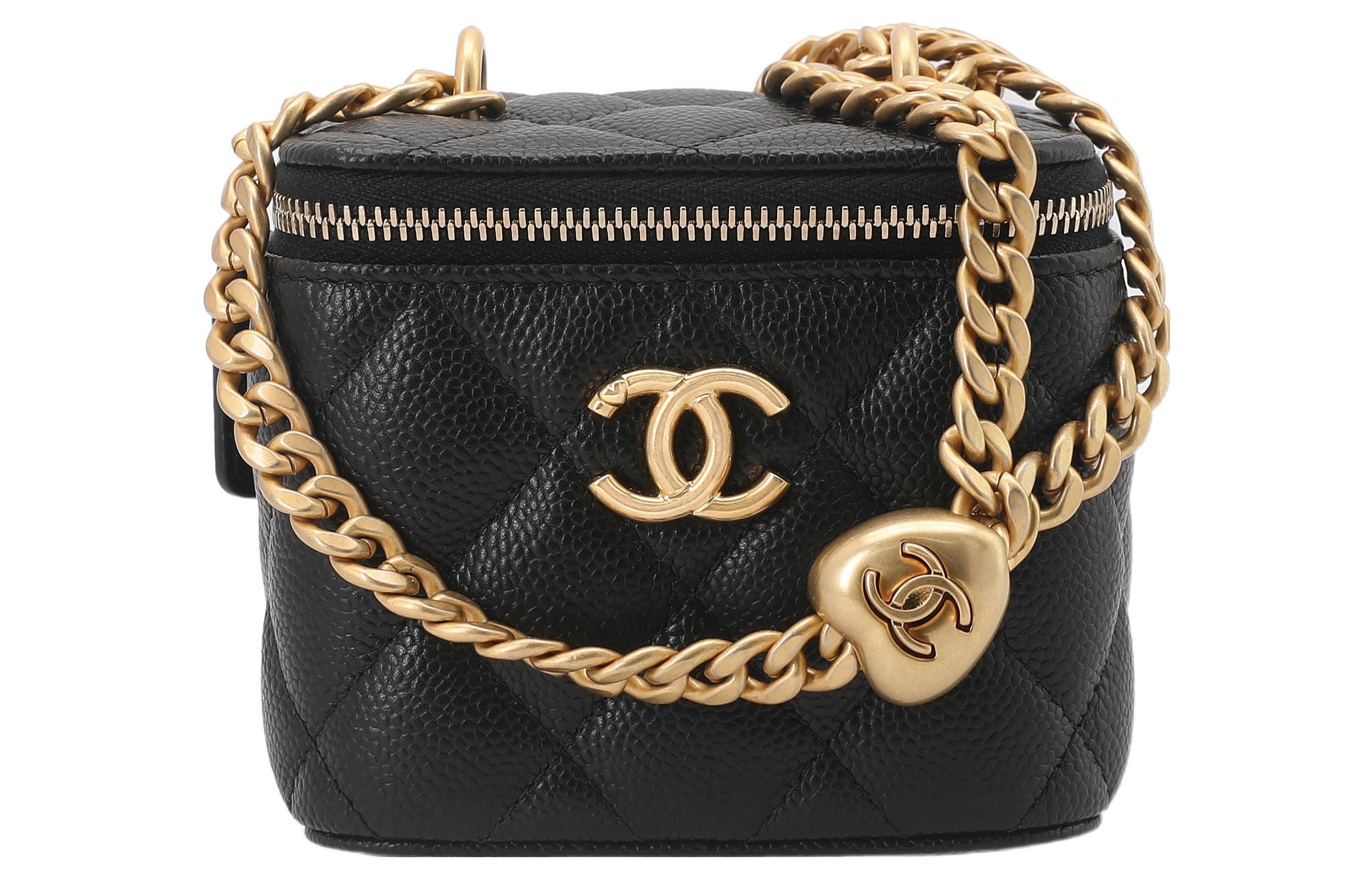 

CHANEL Квадратная сумка через плечо из зернистой телячьей кожи с золотым глобусом в виде сердца
