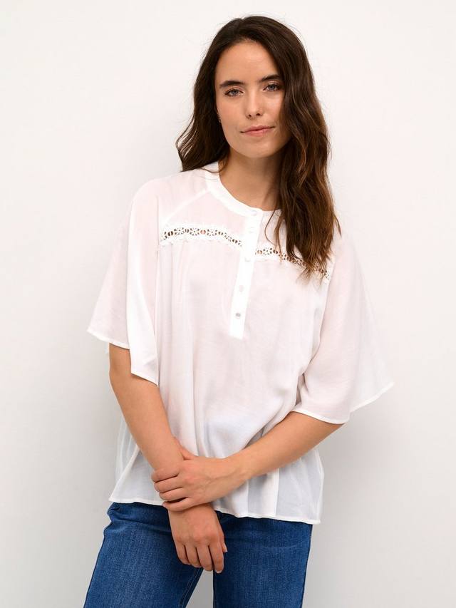 

Блузка Tilde с кружевом и пуговицами KAFFE, Chalk