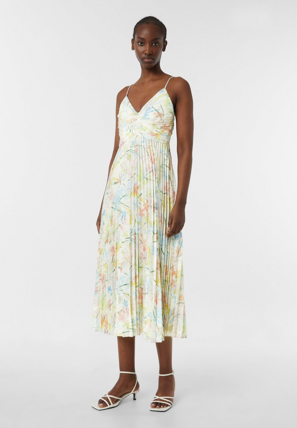 

Повседневное платье FLORALES MIDI MIT RÜCKENAUSSCHNITT comma, белый