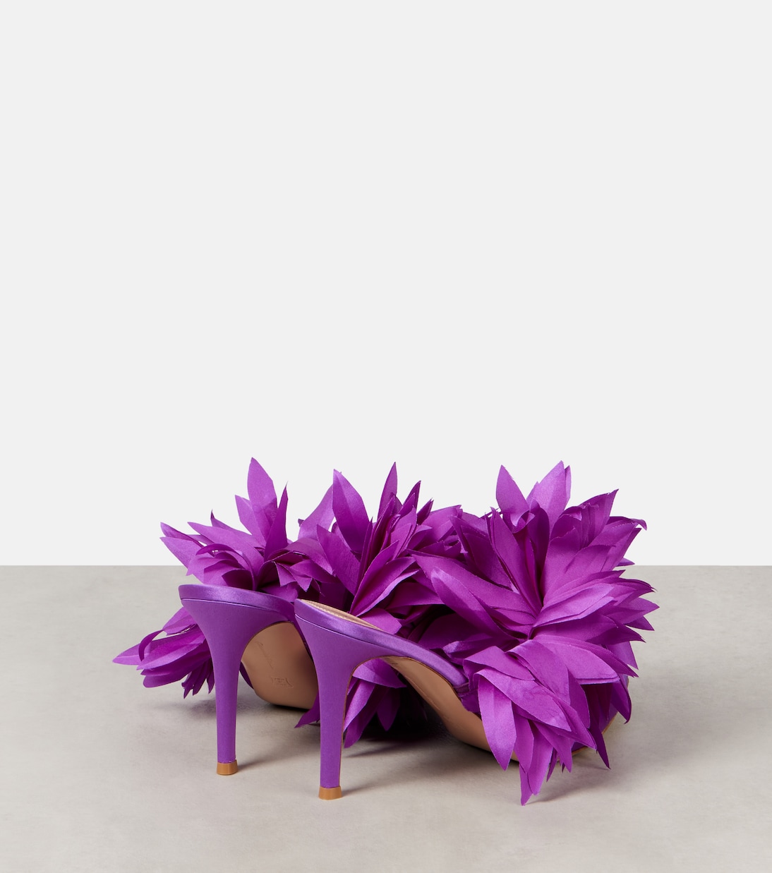 Туфли-лодочки Daniah 85 из креп-сатина с украшением Gianvito Rossi, Orchid — фото 2