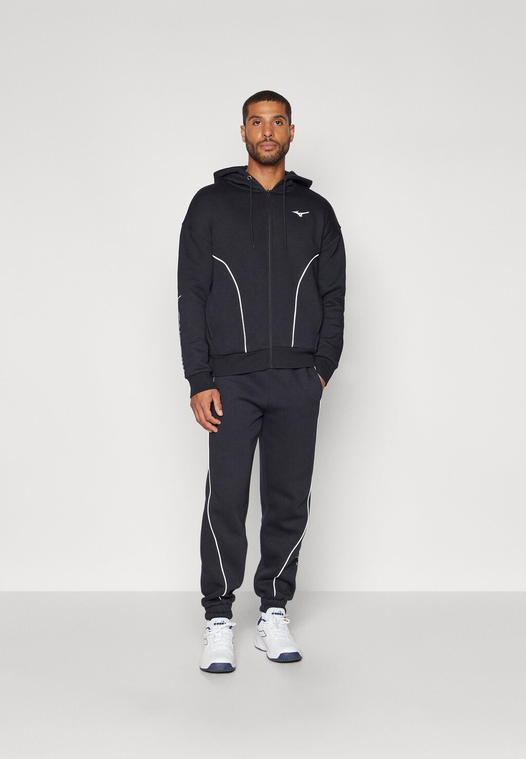 

Толстовка на молнии ATHLETICS JACKET Mizuno, черный
