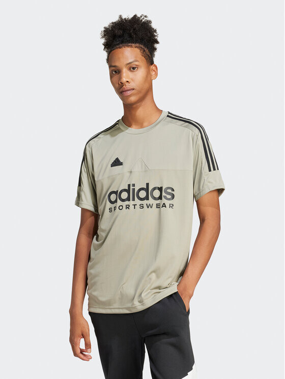 

Футболка стандартного кроя Adidas, зеленый