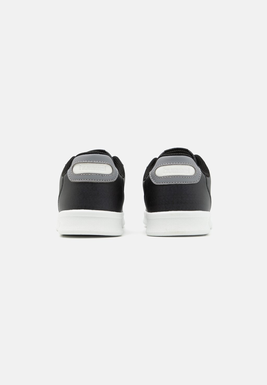 

Кроссовки на шнуровке COURT LINE UNISEX Hummel, черный