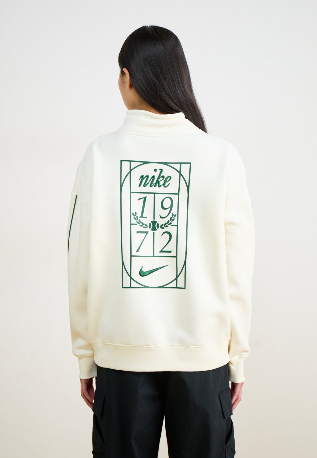 

Толстовка Nike Sportswear, молочный