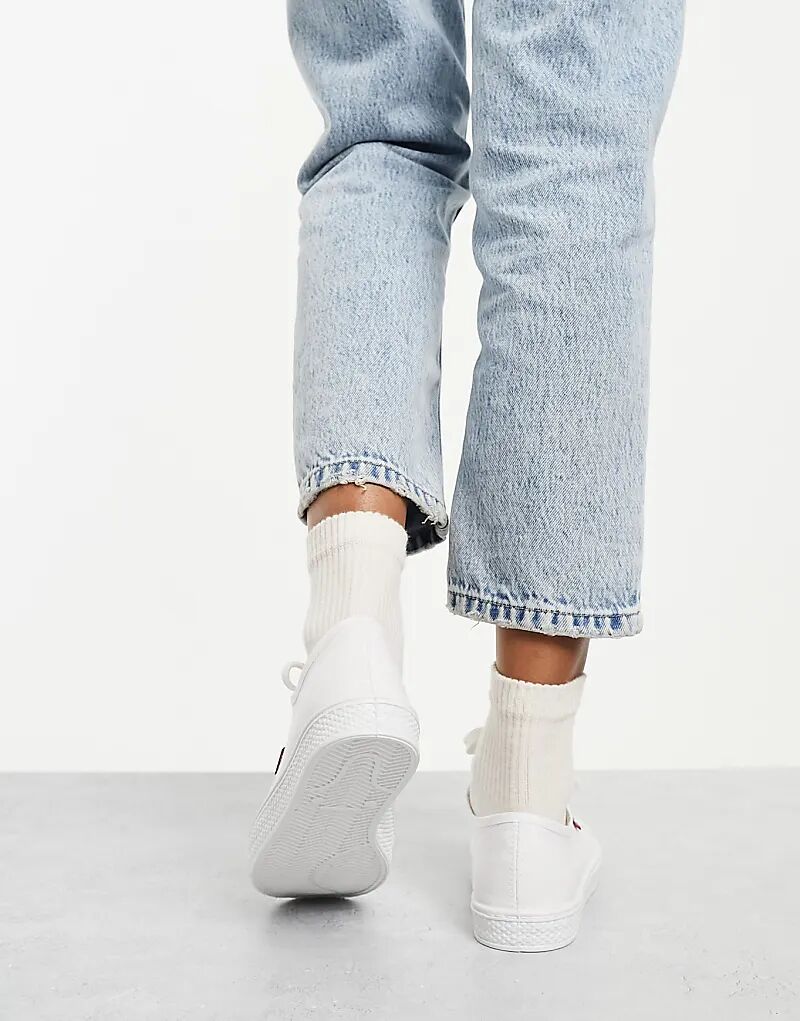 Парусиновые туфли Levi's с красной нашивкой белого цвета — фото 2