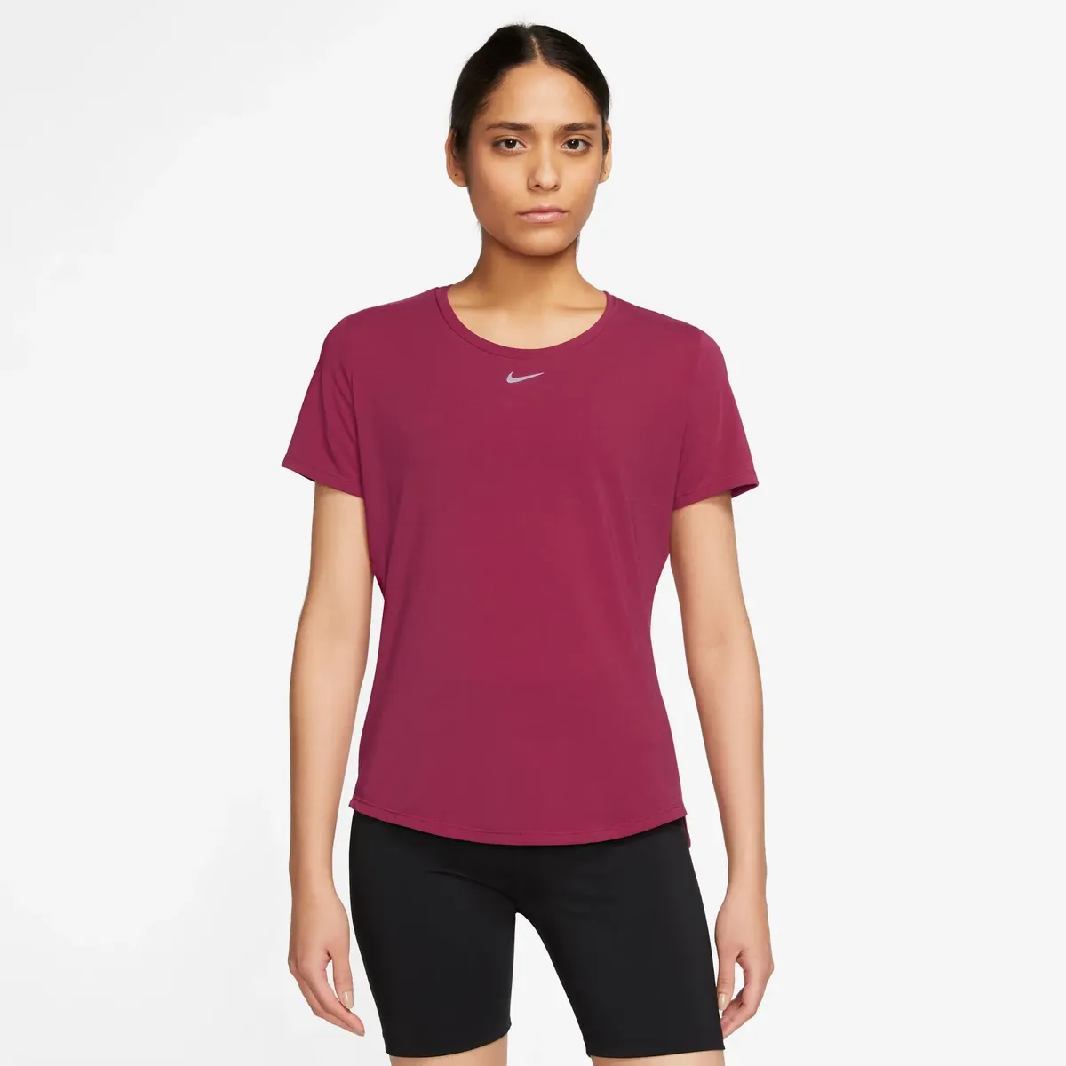 

Тренировочная рубашка Nike "DRI-FIT UV ONE LUXE WOMEN'S STANDARD FIT SHORT-SLEEVE TOP", серебристый