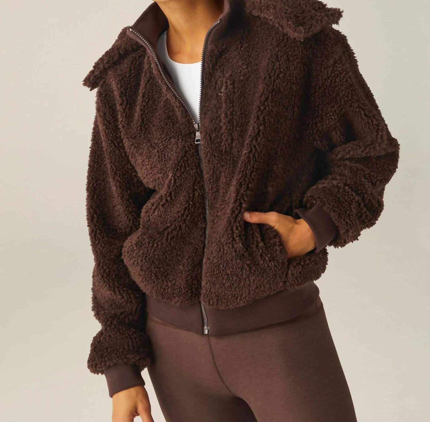 

Приключенческая куртка в цвете эспрессо BEYOND YOGA, Espresso