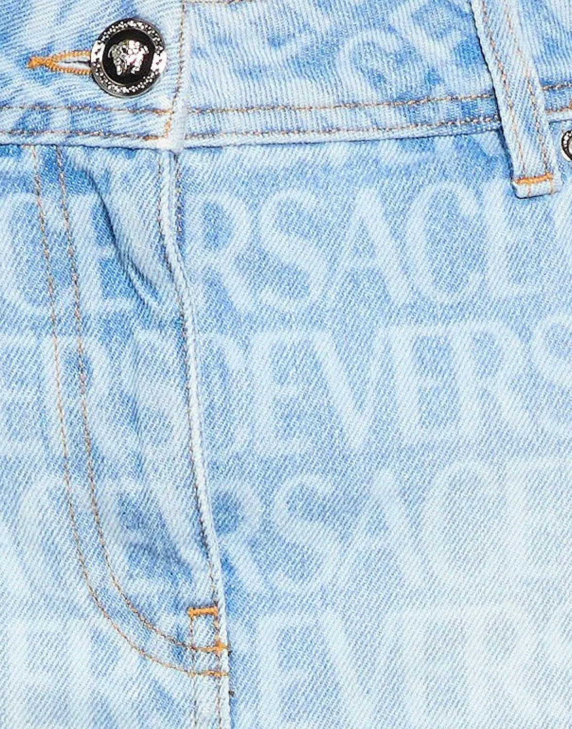 Джинсовая юбка-карандаш с логотипом VERSACE синего цвета — фото 4