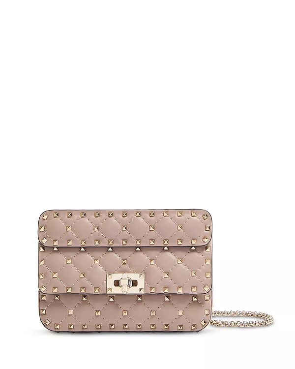 

Маленькая стеганая кожаная сумка через плечо, украшенная заклепками Rockstud. Valentino Garavani, розовый