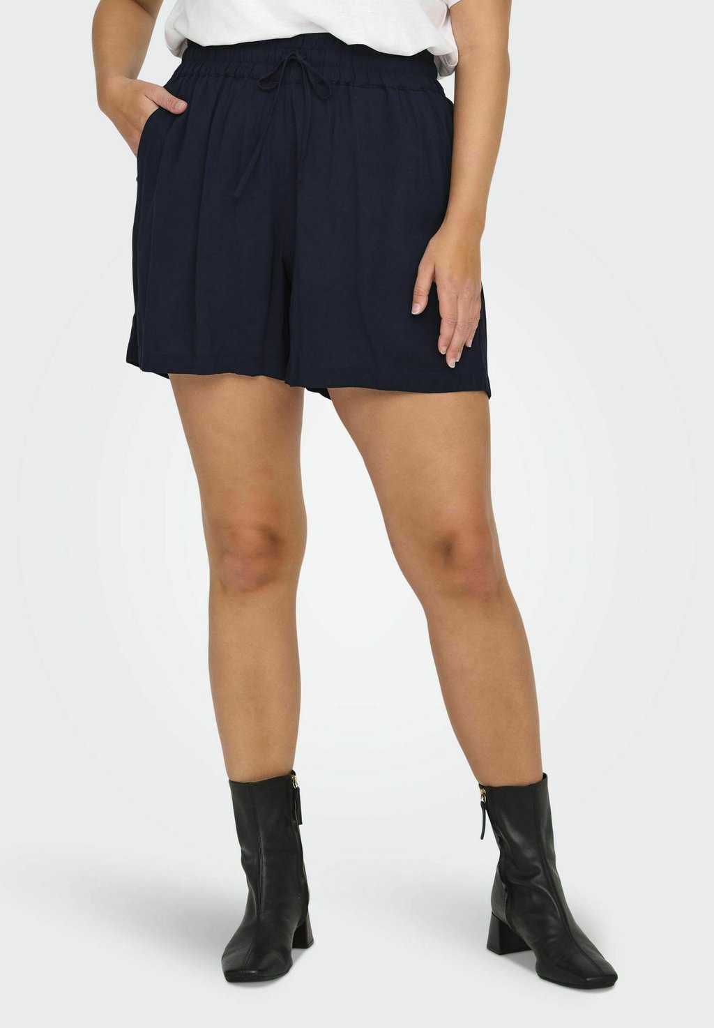 

Шорты NORMAL GESCHNITTEN MITTLERE TAILLE ONLY Carmakoma, темно-синий