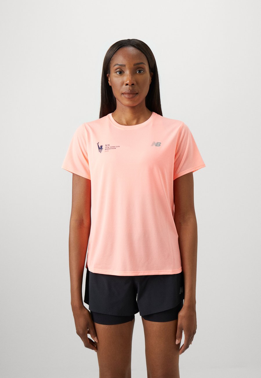 

Спортивная футболка New Balance MARATHON ATHLETICS, Grapefruit/Light Pink
