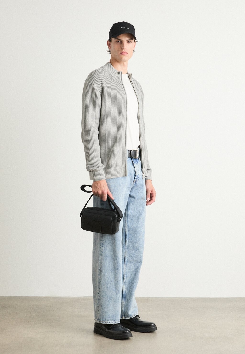 

Кардиган LABEL ZIP THROUGH SWEATER Calvin Klein Jeans, серый