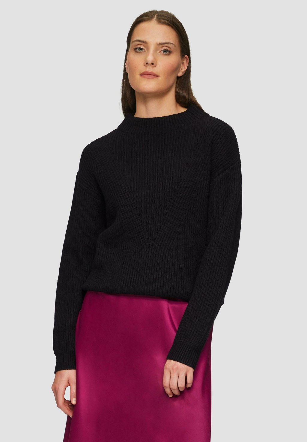 

Джемпер MIT WEITEM STEHKRAGEN s.Oliver BLACK LABEL, черный