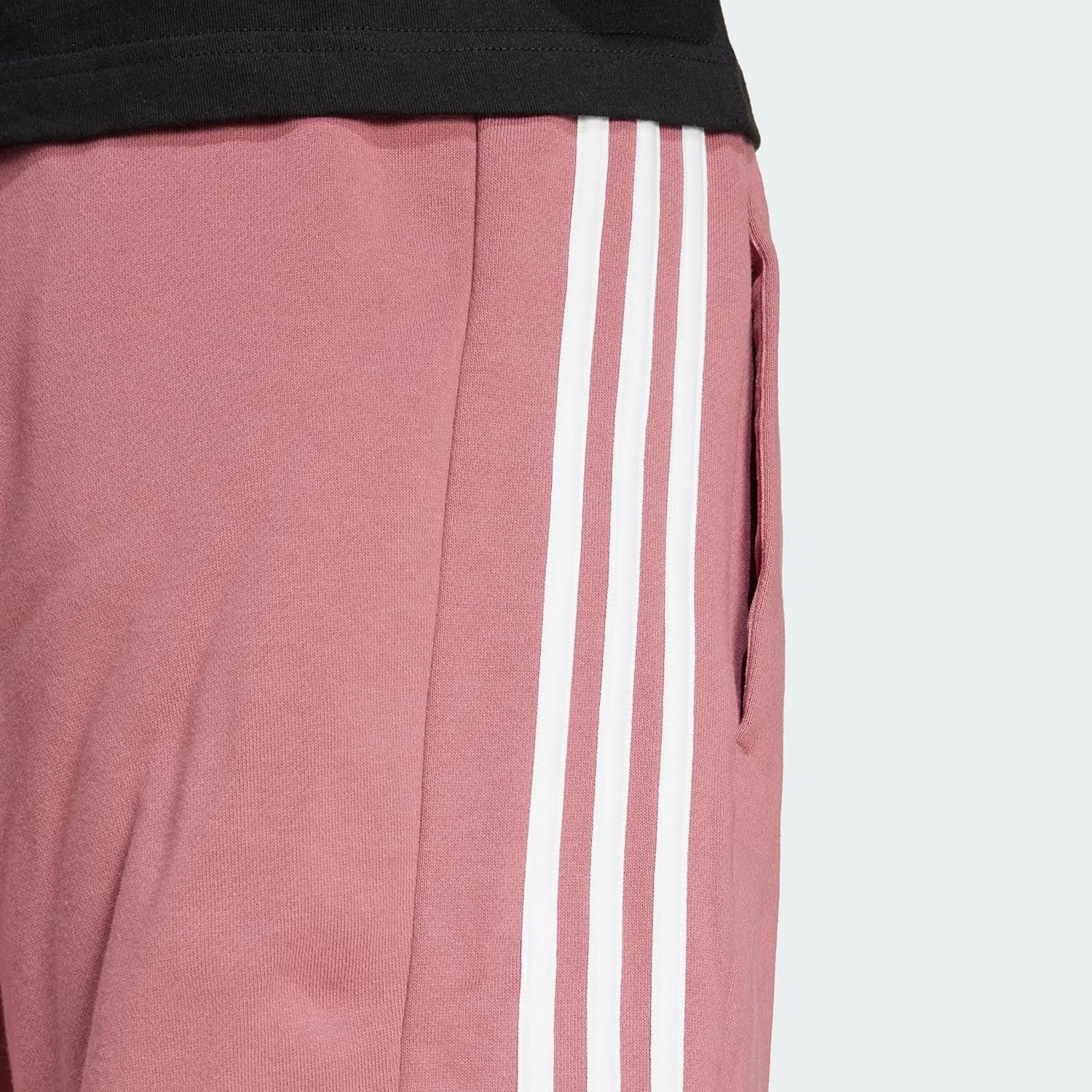 Мужские шорты adidas Essentials из французской махровой ткани с тремя полосками — фото 2