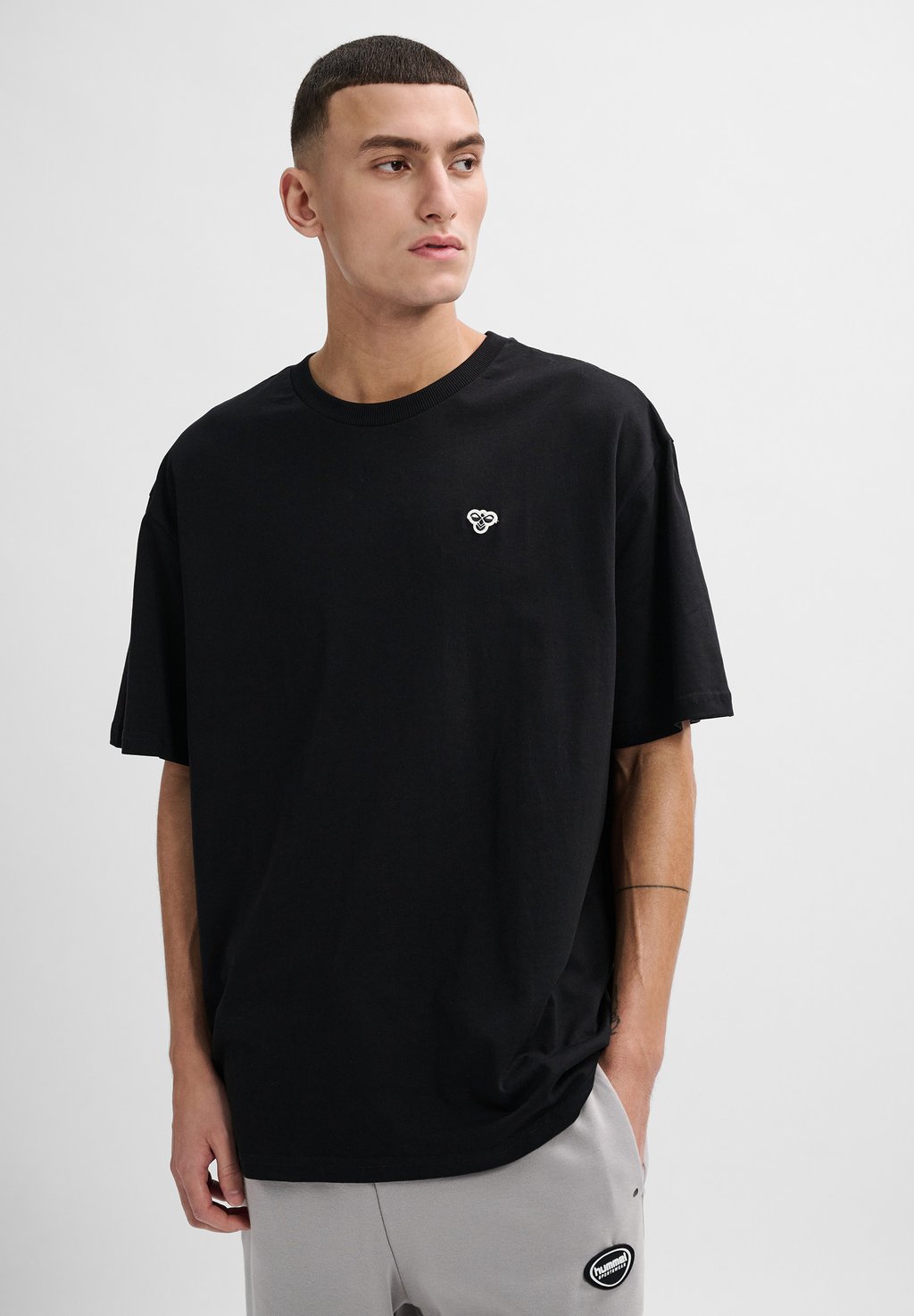 

Футболка базовая BEE S/S Hummel, цвет black