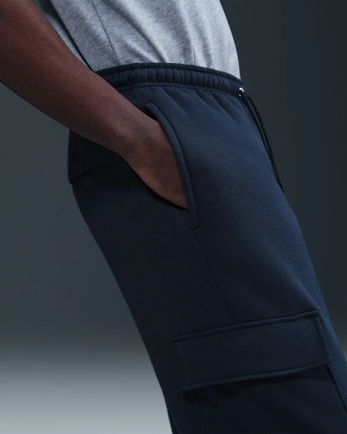 Мужские флисовые карго-штаны Nike Club, Obsidian/Obsidian/White — фото 3