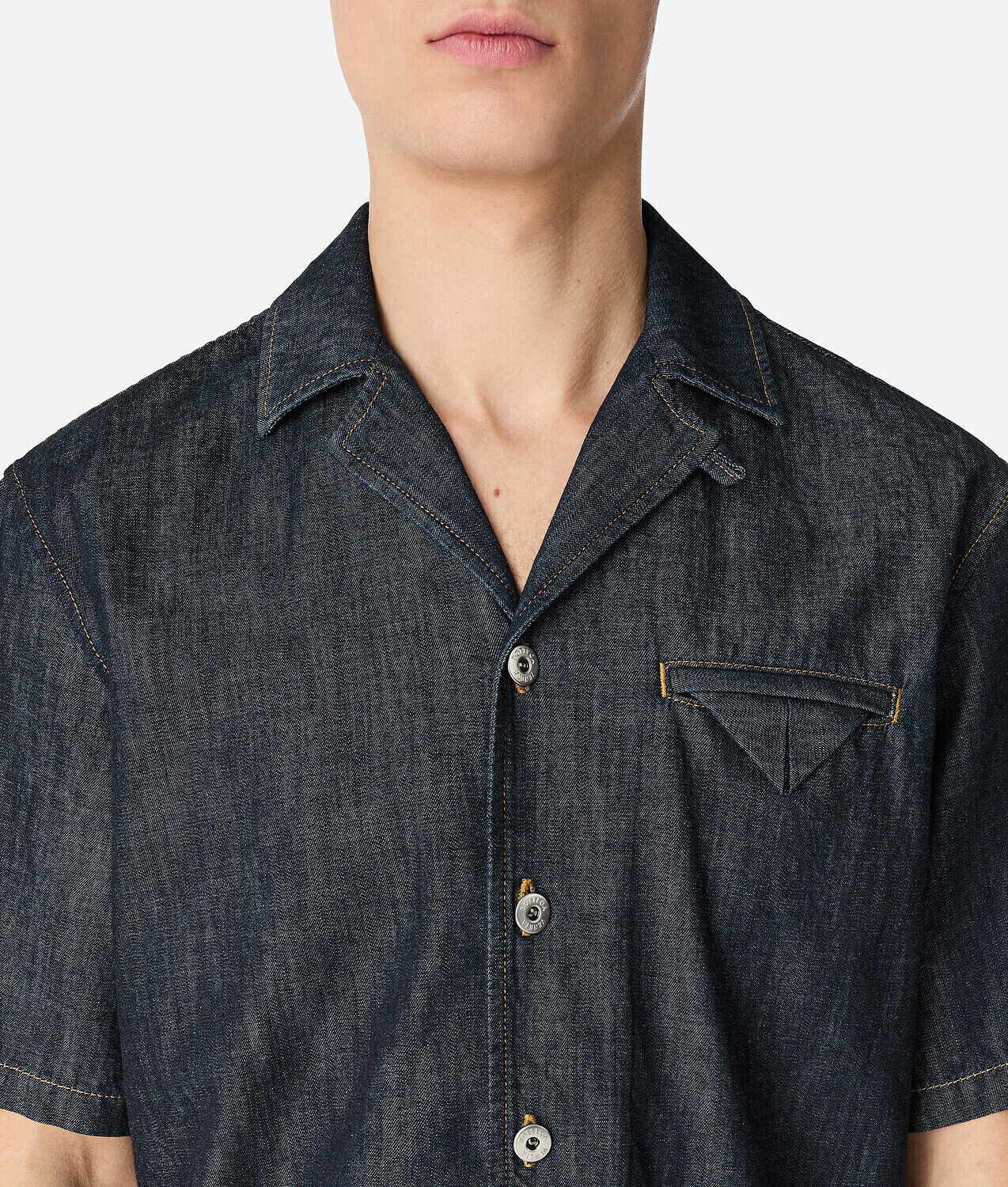 Rinsed indigo straight denim shirt BOTTEGA VENETA, индиго — фото 4
