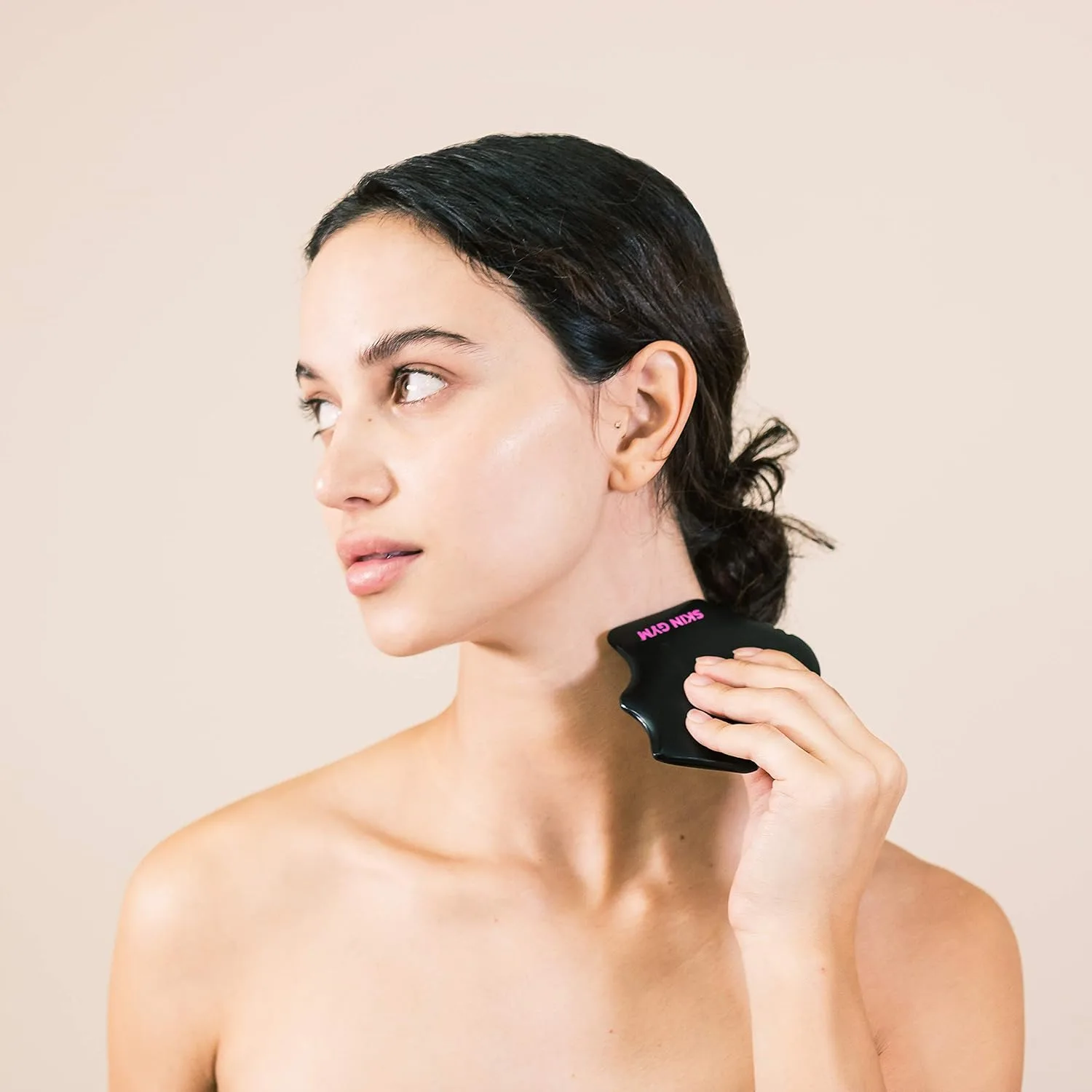 Массажер для лица Skin Gym Cleo Bian Stone Gua Sha для уменьшения мешков под глазами, отечности и мелких морщин. Антивозрастной лифтинг-уход за кожей лица. Косметический инструмент. — фото 3