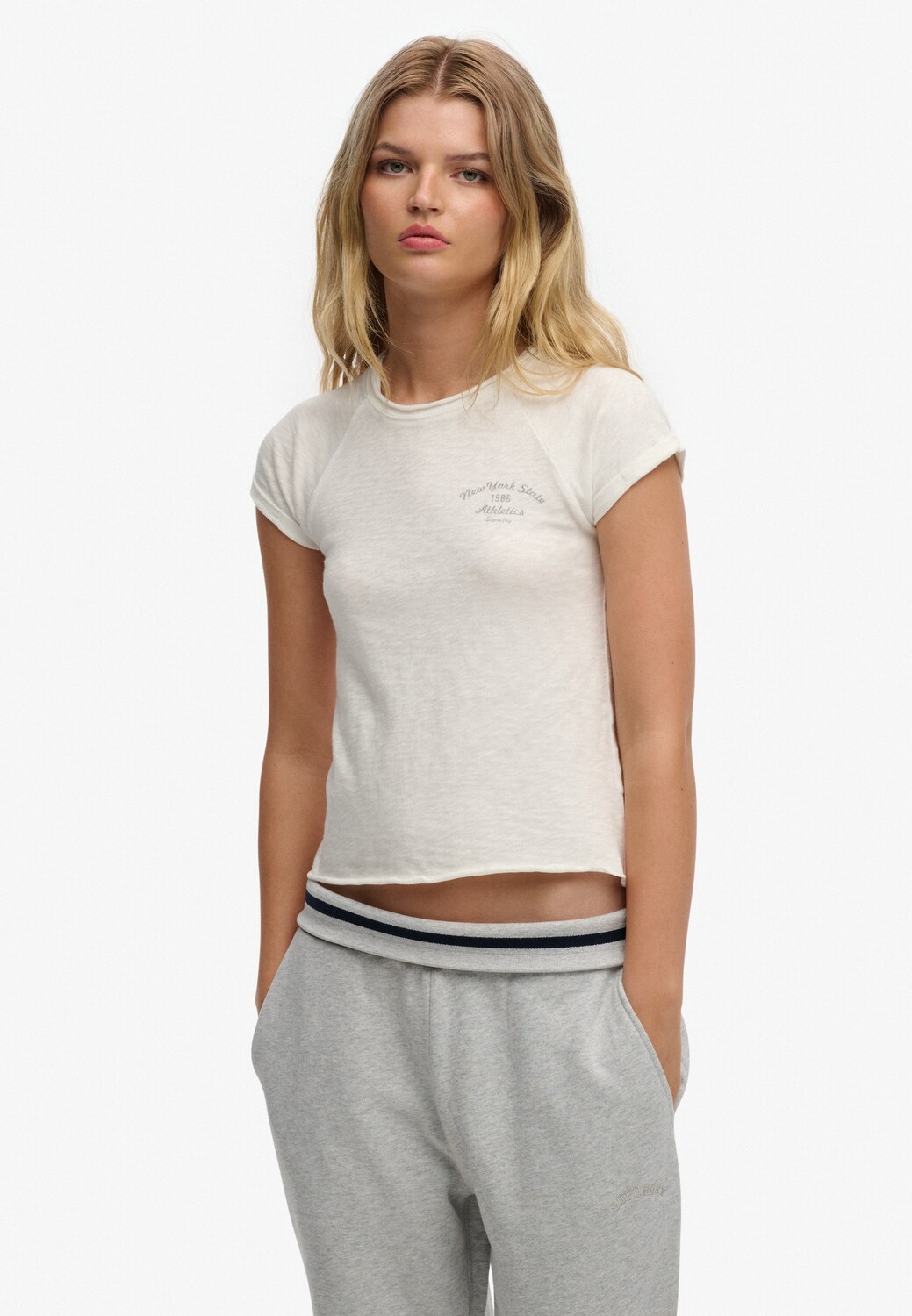 

Superdry & Co Футболка 'Athletic Essentials' в цвете Wool White