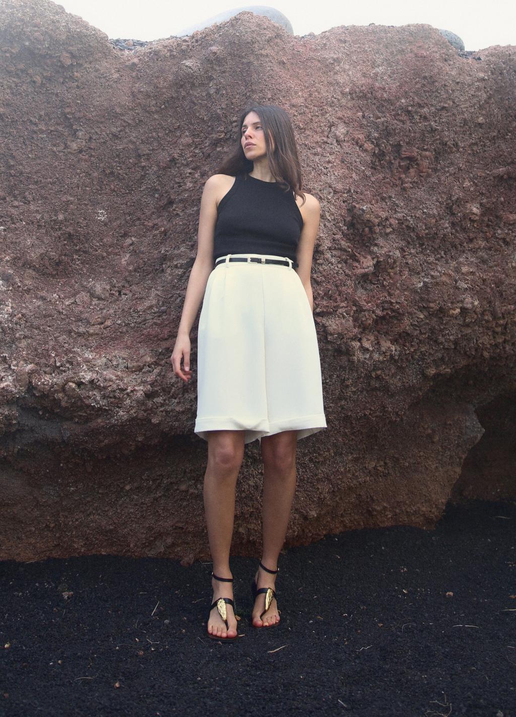 

Контрастный комбинезон с поясом ZARA, цвет Black/White