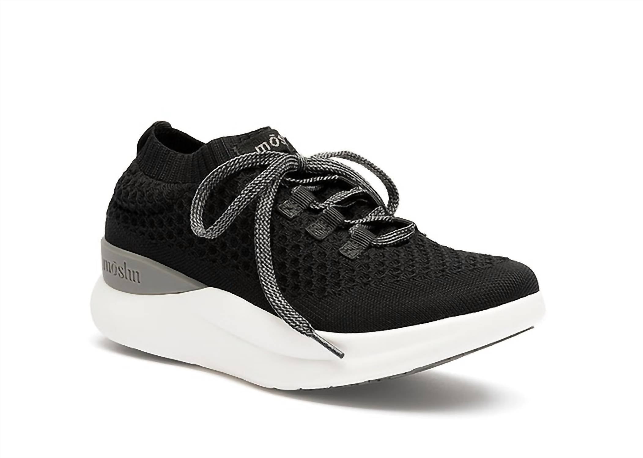 Женские туфли Moshn Vigor черного цвета Klogs Footwear