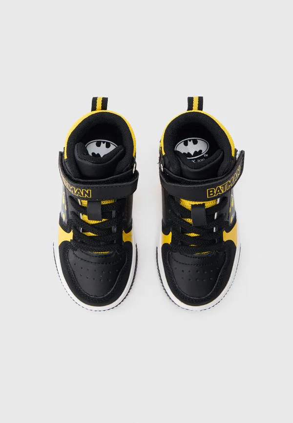 Кроссовки бэтмена с мигающей подошвой Friboo, Black/Yellow — фото 4