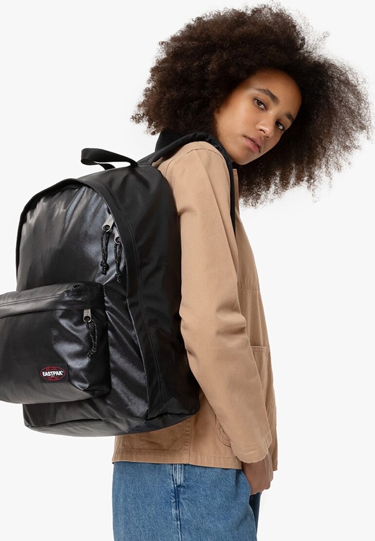 

Рюкзак Out Of Office Eastpak, цвет glossy black
